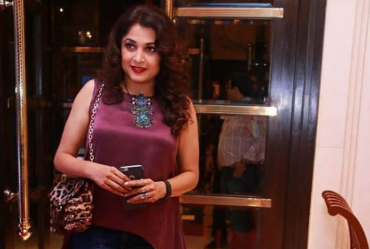 Police Seize Over 100 Bottles of Liquor From Baahubali Fame Actress Ramya Krishnan Car