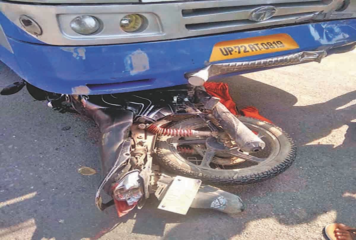 Pratapgarh: Boring Mechanic's death from bus collision, contractor serious