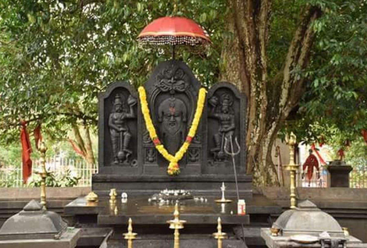 These temples do not worship God or Goddesses