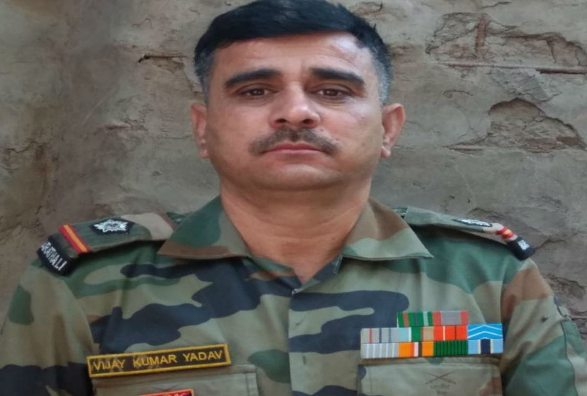 army jawan vijay kumar honored with shaurya chakra by president ramnath kovind in delhi