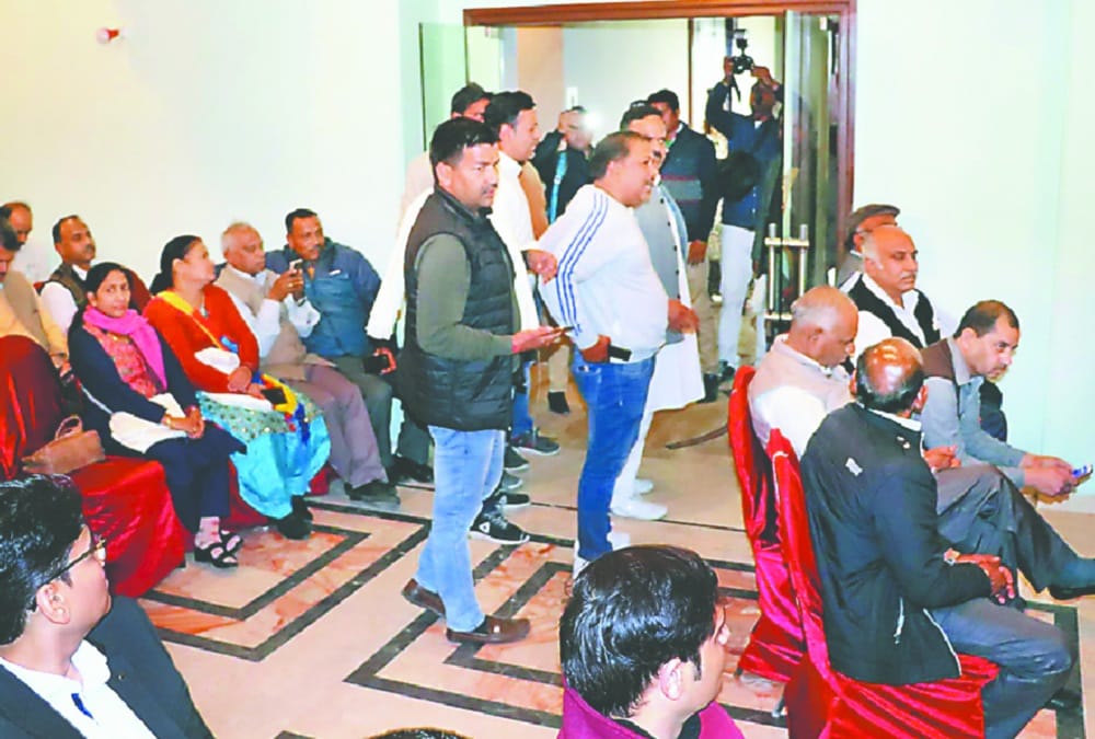Bjp and congress leaders ruckus before Lok sabha elections 2019 in rishikesh