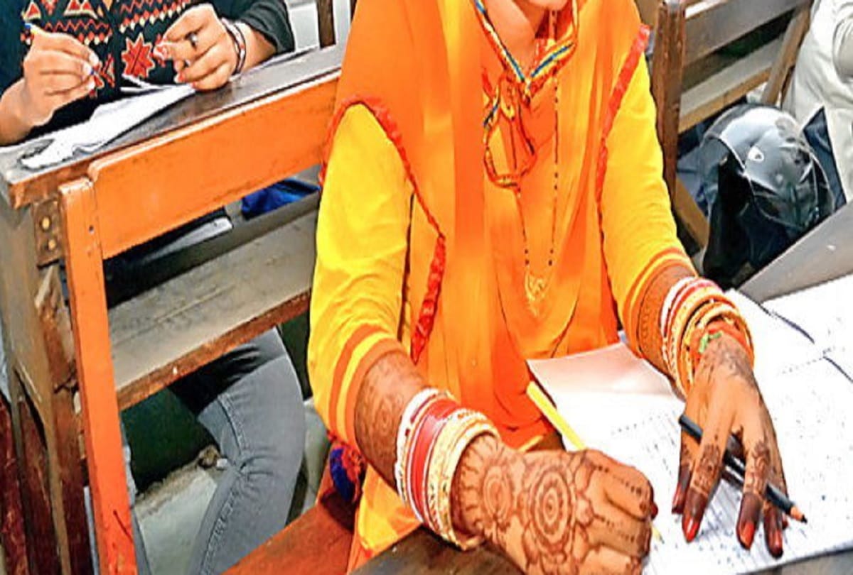 bride appears for board exam before wedding groom awaits her at wedding hall IN maharashtra