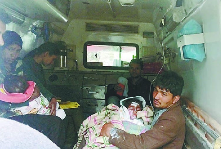 तंदूर से लगी आग में झुलसे दो बच्चे