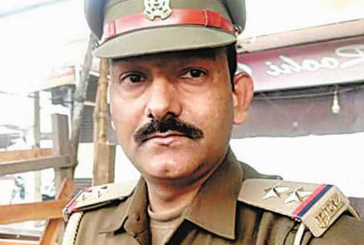suspended sub inspector arrested from sarkari awas