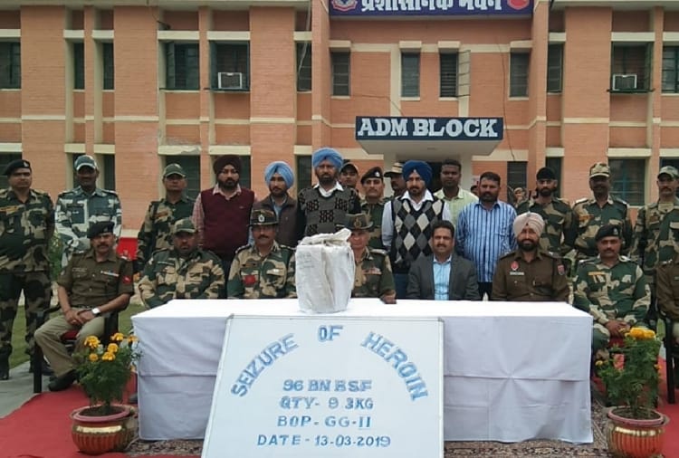 BSF recovered 10 packets of heroin from indo-Pak border in Fazilka