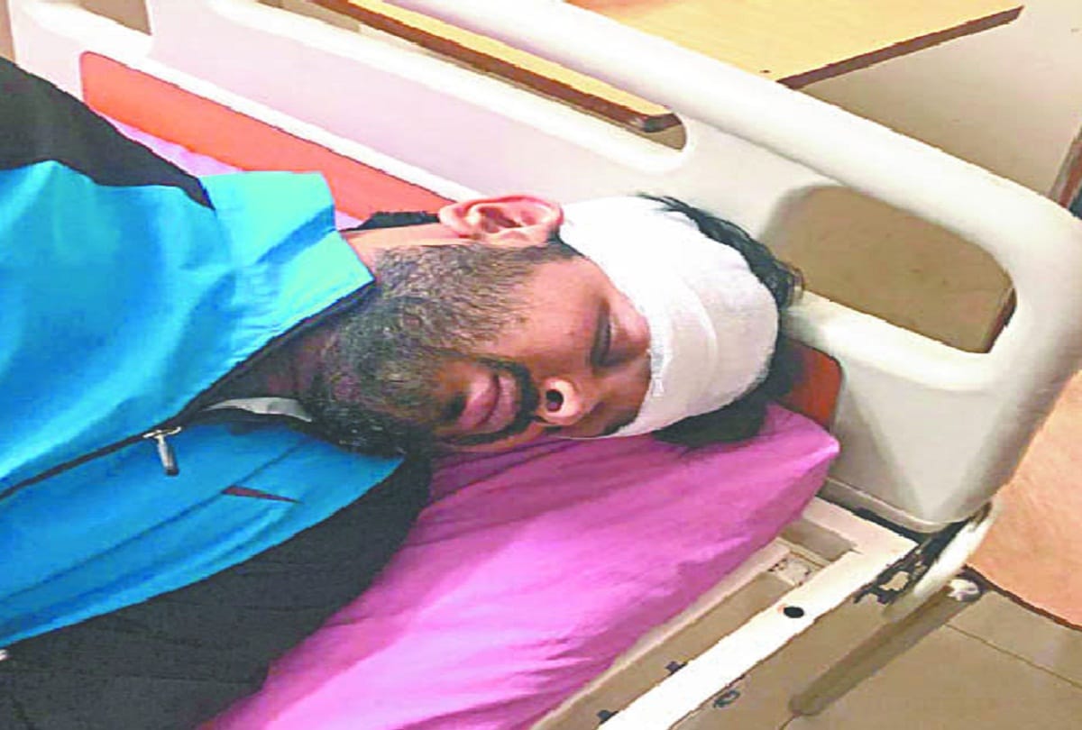 Two Group conflict in Harsh Vihar, Delhi Three people injured in stone pelting