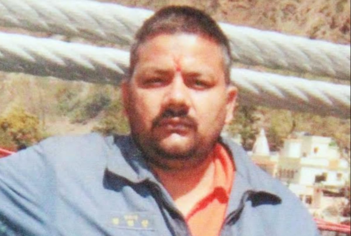 Man Hanging Himself With Two Children Poison Feeding In Ghaziabad side story