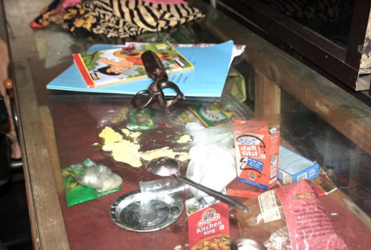 Man Hanging Himself With Two Children Poison Feeding In Ghaziabad side story