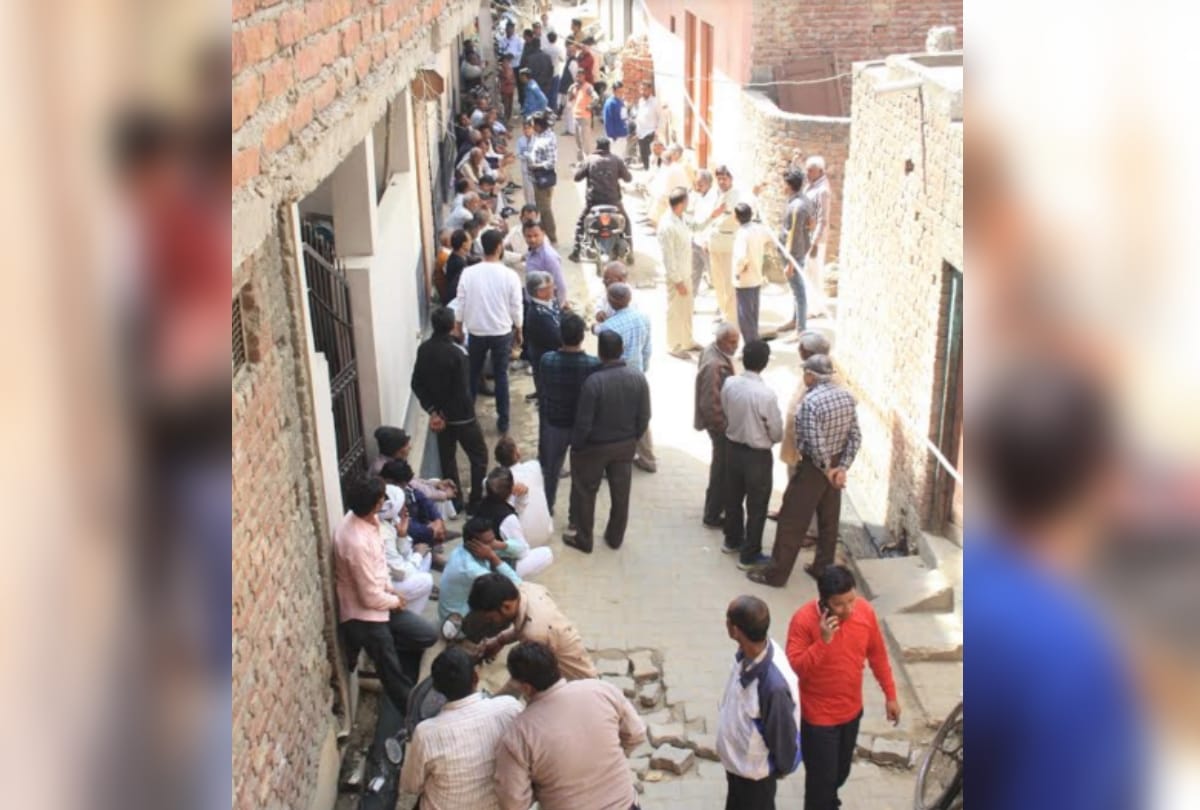Man Hanging Himself With Two Children Poison Feeding In Ghaziabad side story