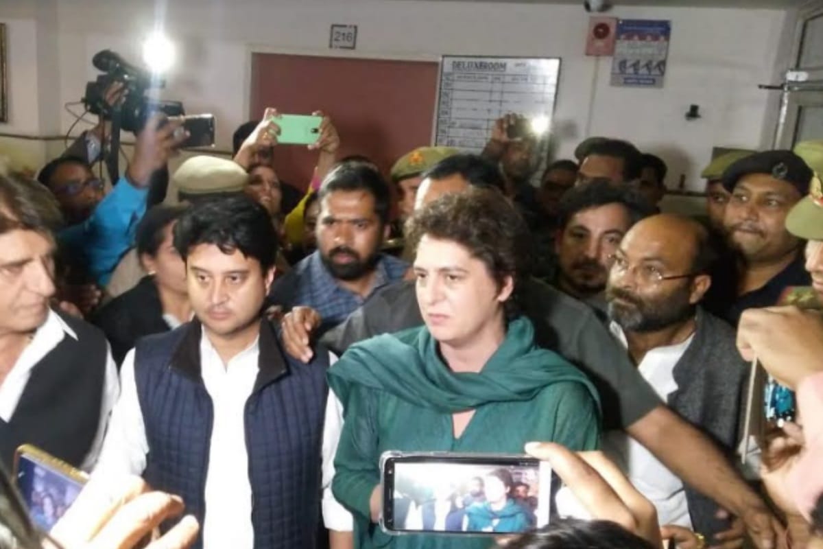 Lok sabha Elections 2019: confident Style seen of Priyanka while Meeting chandra shekhar