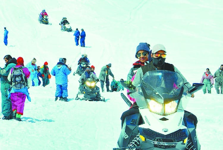 मार्च में भी कम नहीं हो रहीं दुश्वारियां