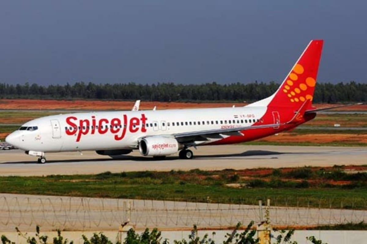Two passengers offloaded from SpiceJet's Delhi-Hyderabad flight accused of misbehaving with cabin crew