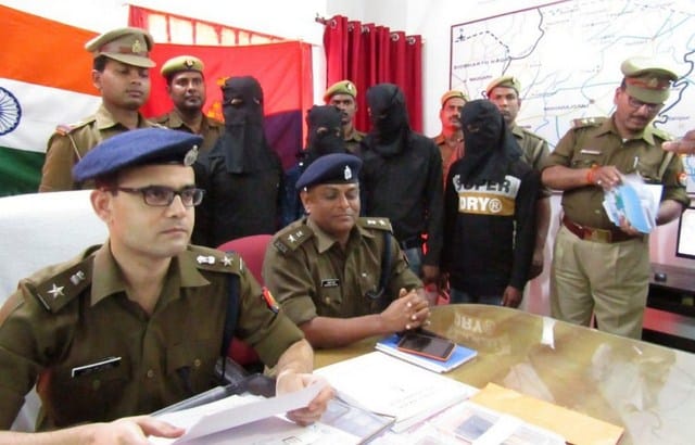 Three people arrested for stealing ATM cards
