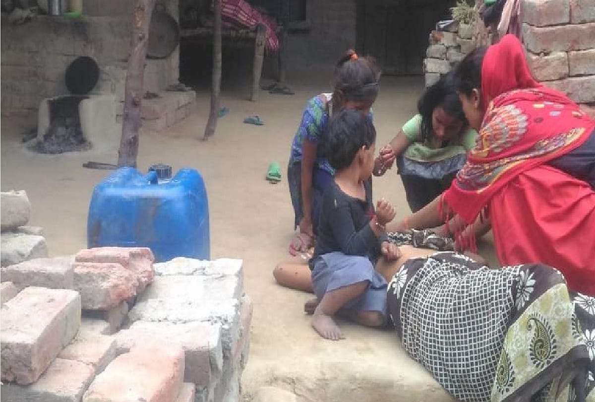 Two children die due to fall roof in etah