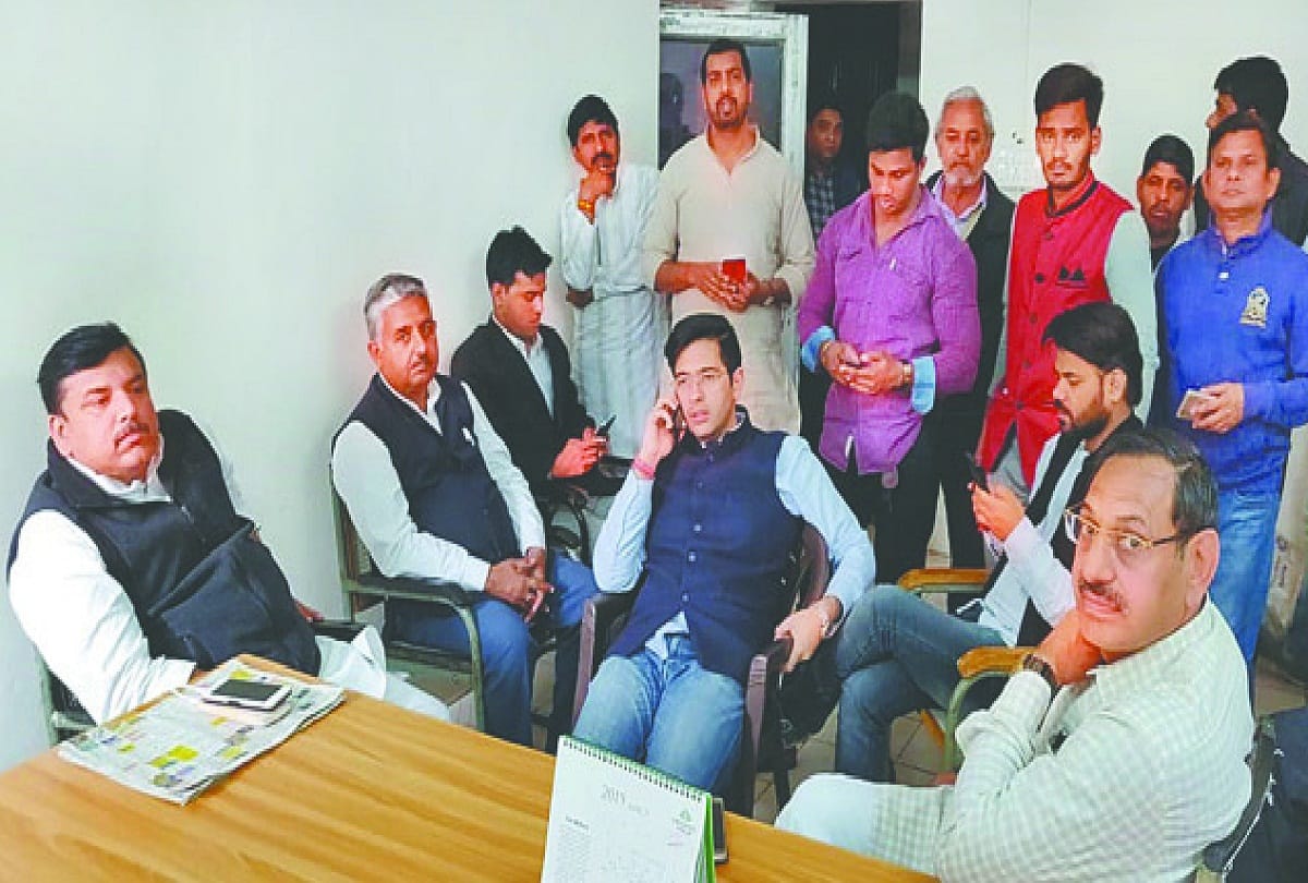 AAP leaders did encirclement of police station, party blame police threatening call center personnel