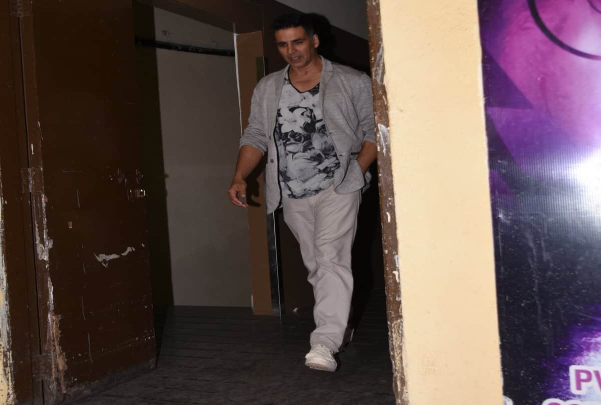 Akshay Kumar spotted with wife Twinkle Khanna and daughter Nitara at pvr juhu