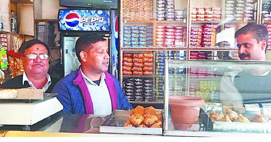 Notice to four shopkeepers on obstructing government work