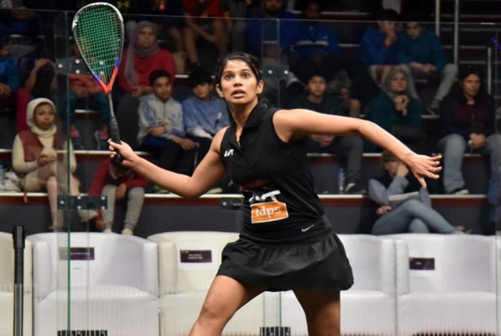 joshna chinappa goes down fighting in Black Ball Squash