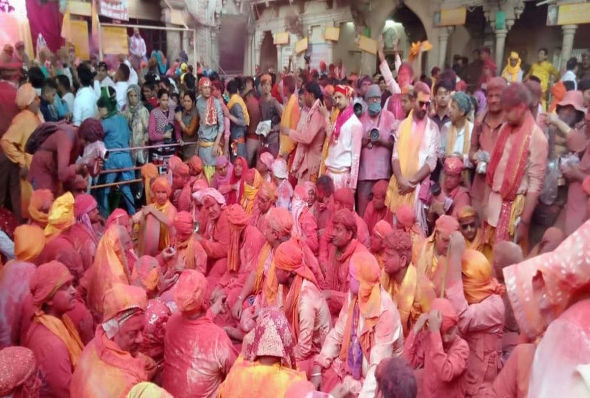 laddu holi in shriji temple barsana before lathmar holi