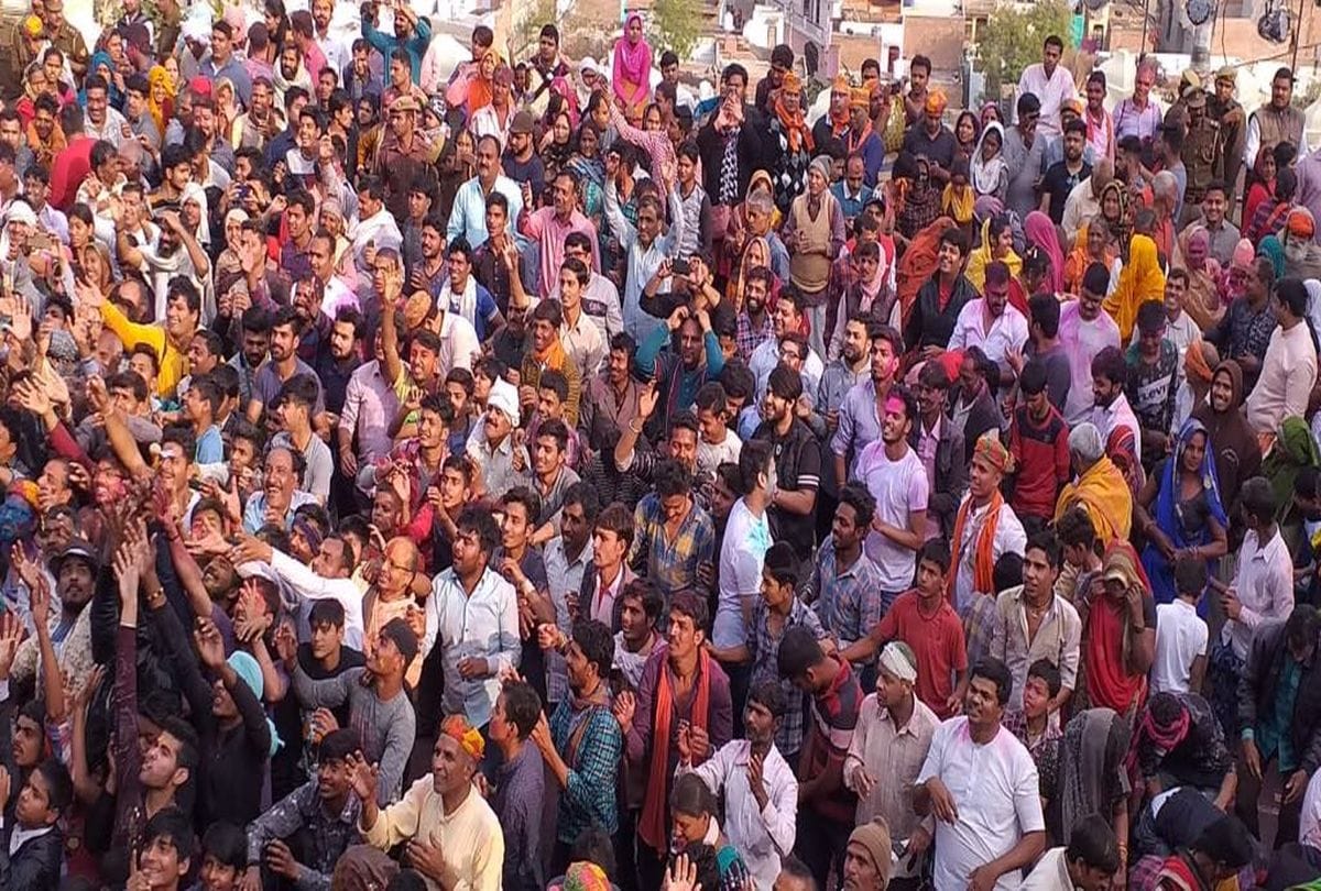 laddu holi in shriji temple barsana before lathmar holi