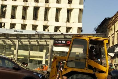 no parking facility at 17 metro station in lucknow