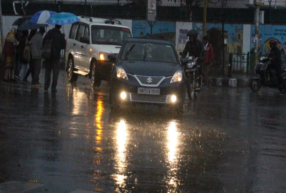 heavy rain alert in seven districts of uttarakhand badrinath Highway open