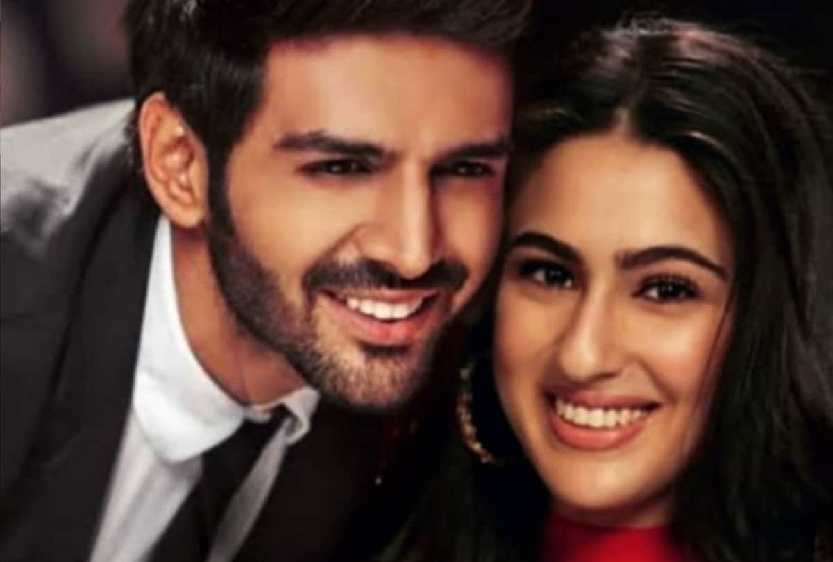 sara ali khan busy on phone user reaction for kartik aryan