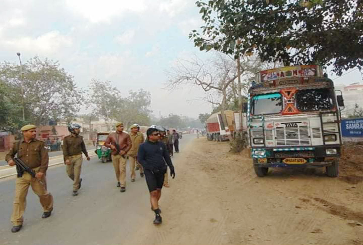 SSP Amit Pathak raids illegal sand market in agra