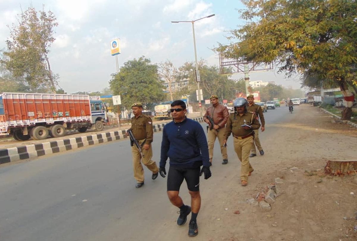 SSP Amit Pathak raids illegal sand market in agra