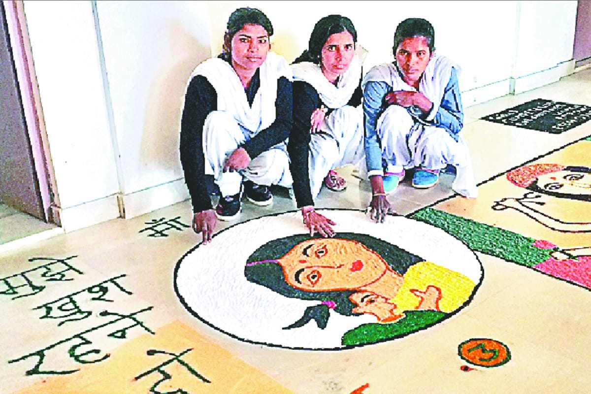 Aparajita: Saharanpur students gave a message of women empowerment by creating Rangoli