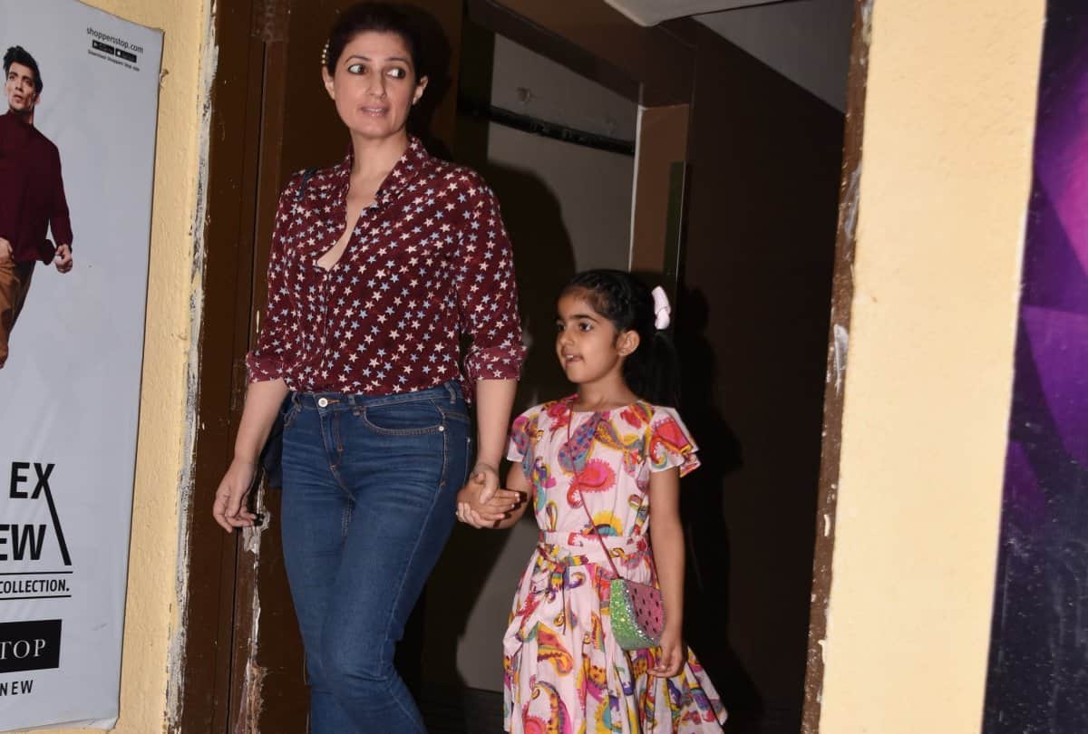 Akshay Kumar spotted with wife Twinkle Khanna and daughter Nitara at pvr juhu