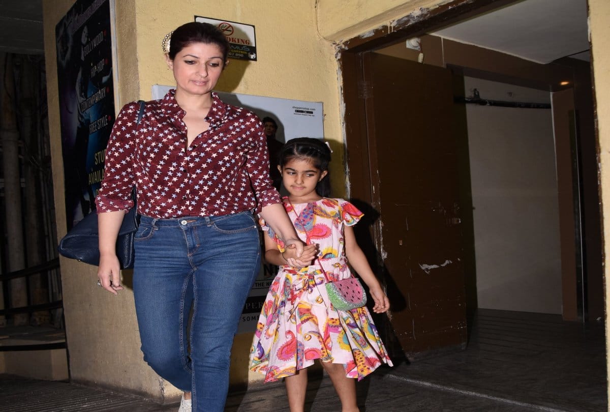 Akshay Kumar spotted with wife Twinkle Khanna and daughter Nitara at pvr juhu