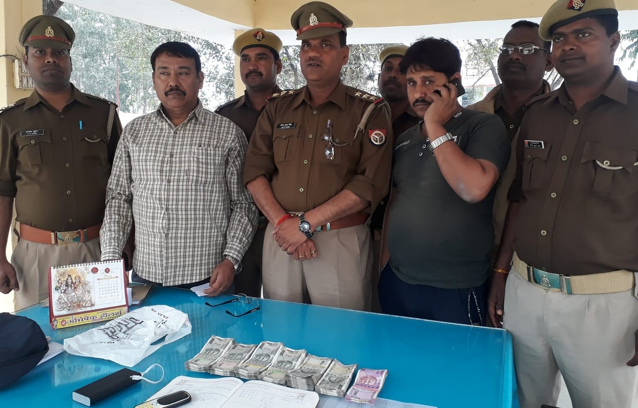 स्टैटिक सर्विलांस टीम ने दो लाख 98 हजार रुपये पकड़े