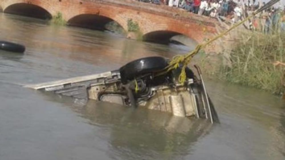 car accident in vikas nagar dehradun