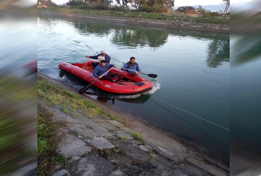 Dead Body Found after missing during car fell into canal in vikasnagar