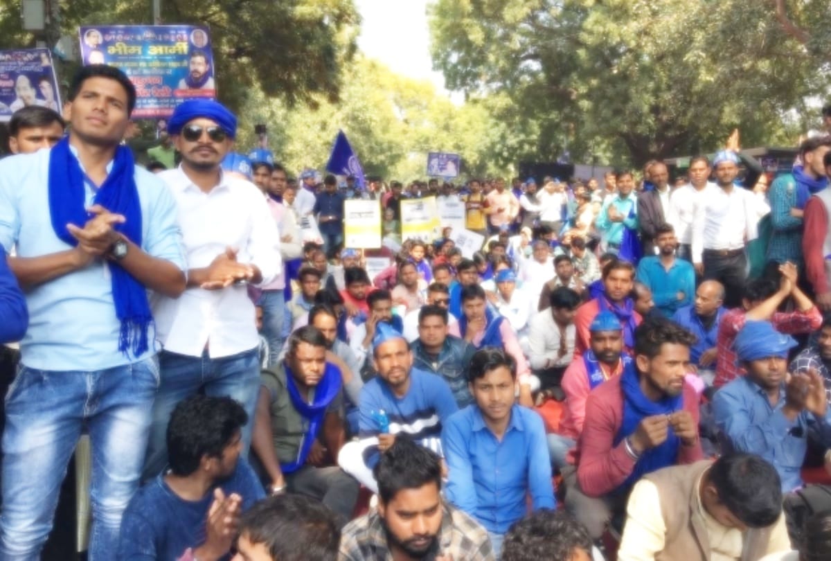 dalit community protest at jantar mantar to built ravidas temple at Tughlakabad delhi
