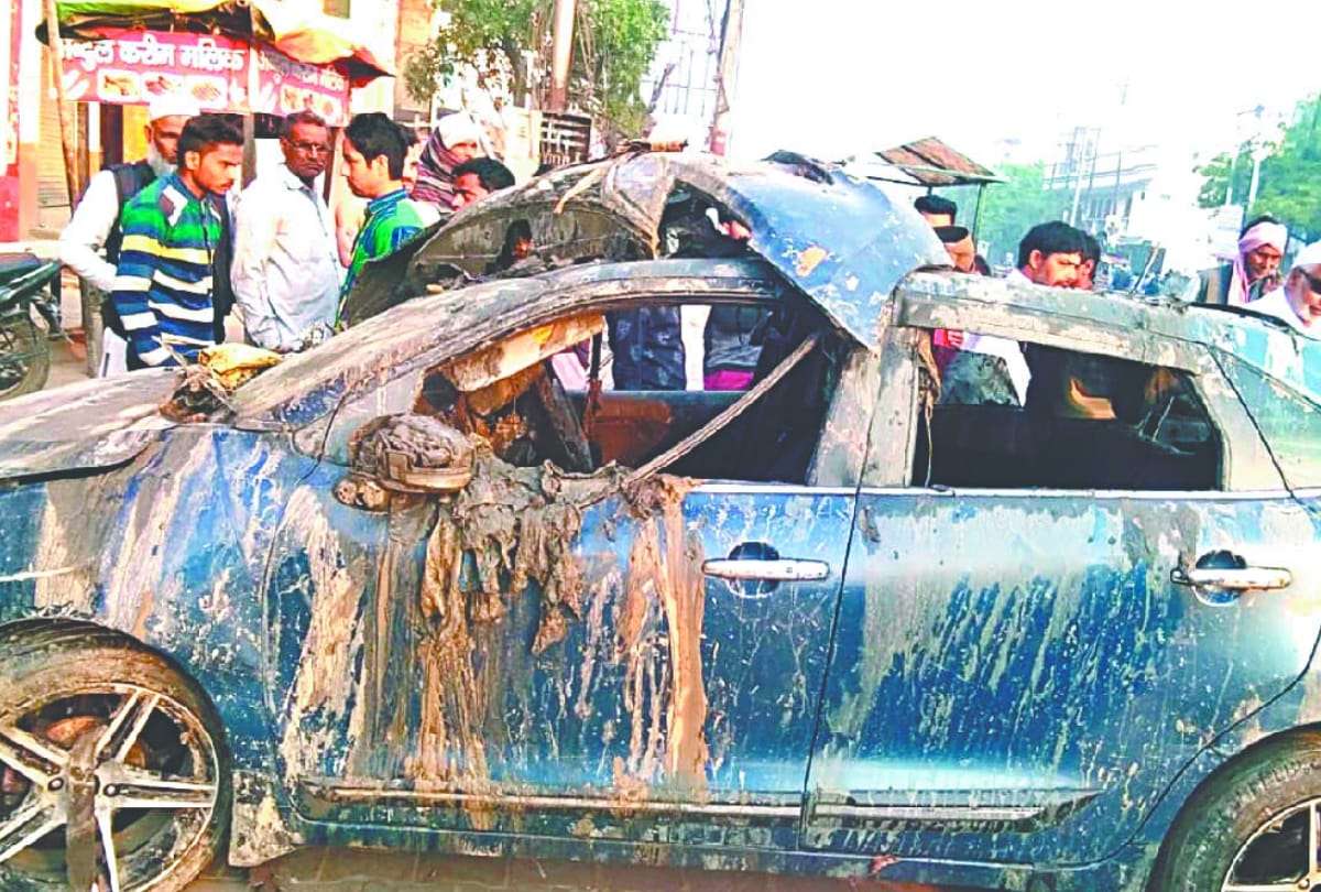 car collapsed in pond man died during overtake in noida