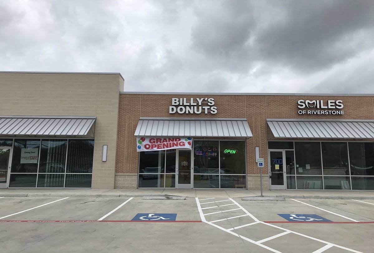 Son's tweet about photo of sad dad's new donut shop has no customers gets sweet reaction on Twitter 