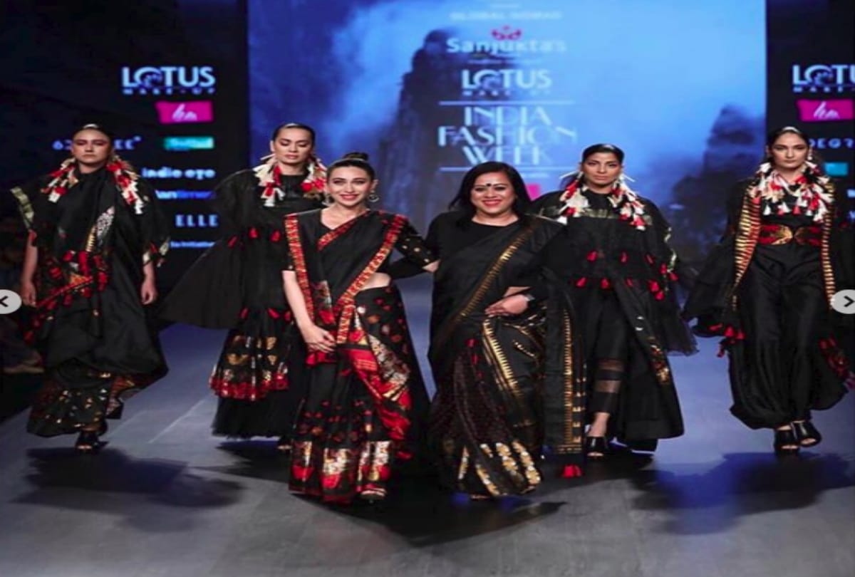 India fashion week karishma kapoor ramp walk in fashion designer Sanjukta Dutta collection