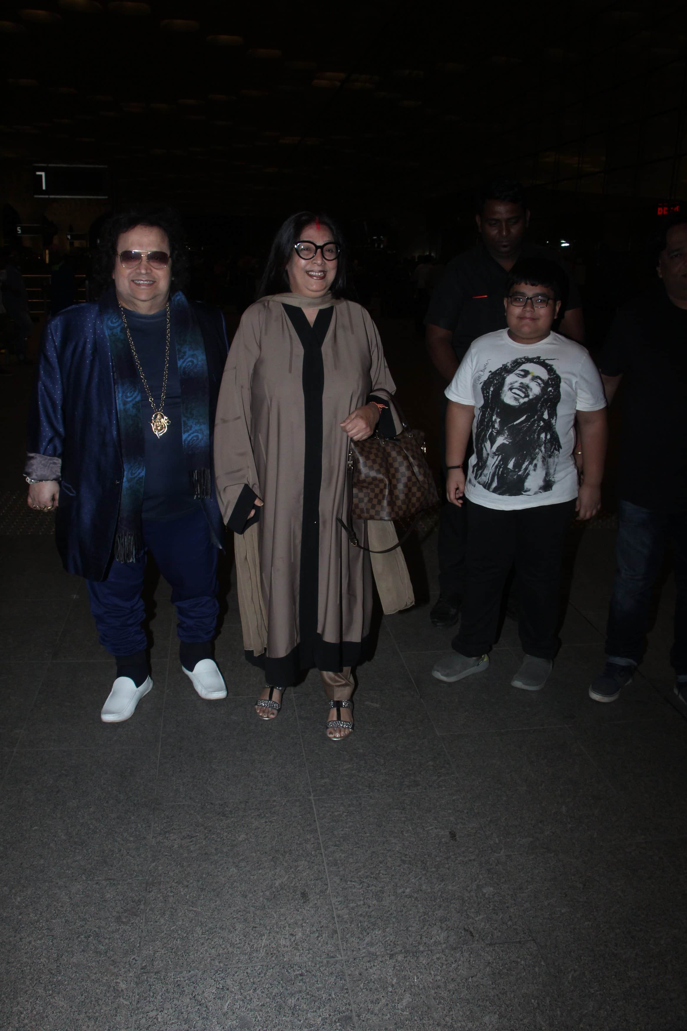 bollywood celebrities nailed airport look full of styles