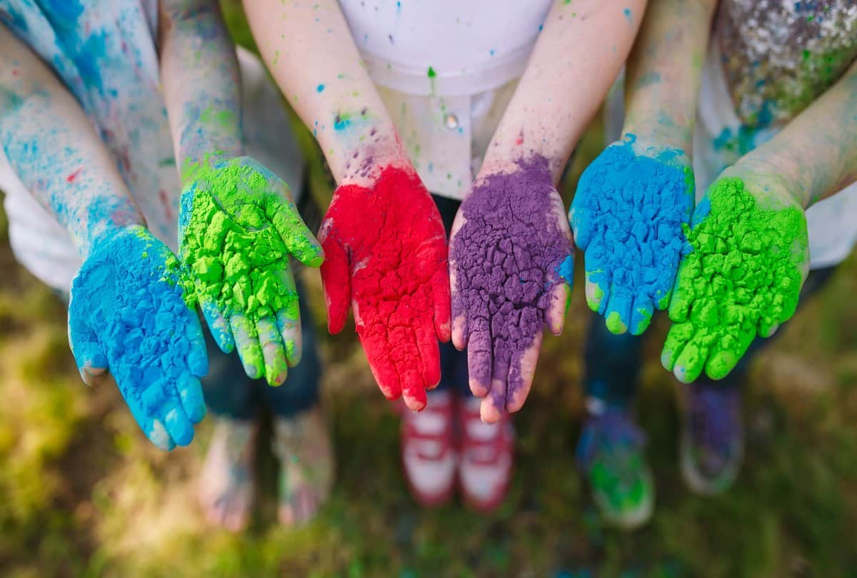 Holi 2023 Tips To Purchasing Rang Gulal Know How To Identify Real And Natural Colors For Holi in hindi