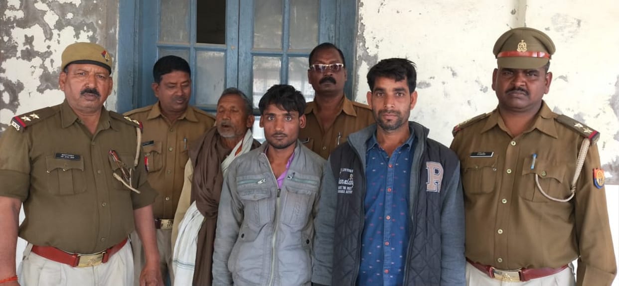 कट्टा व चोरी के पैनल के साथ तीन गिरफ्तार