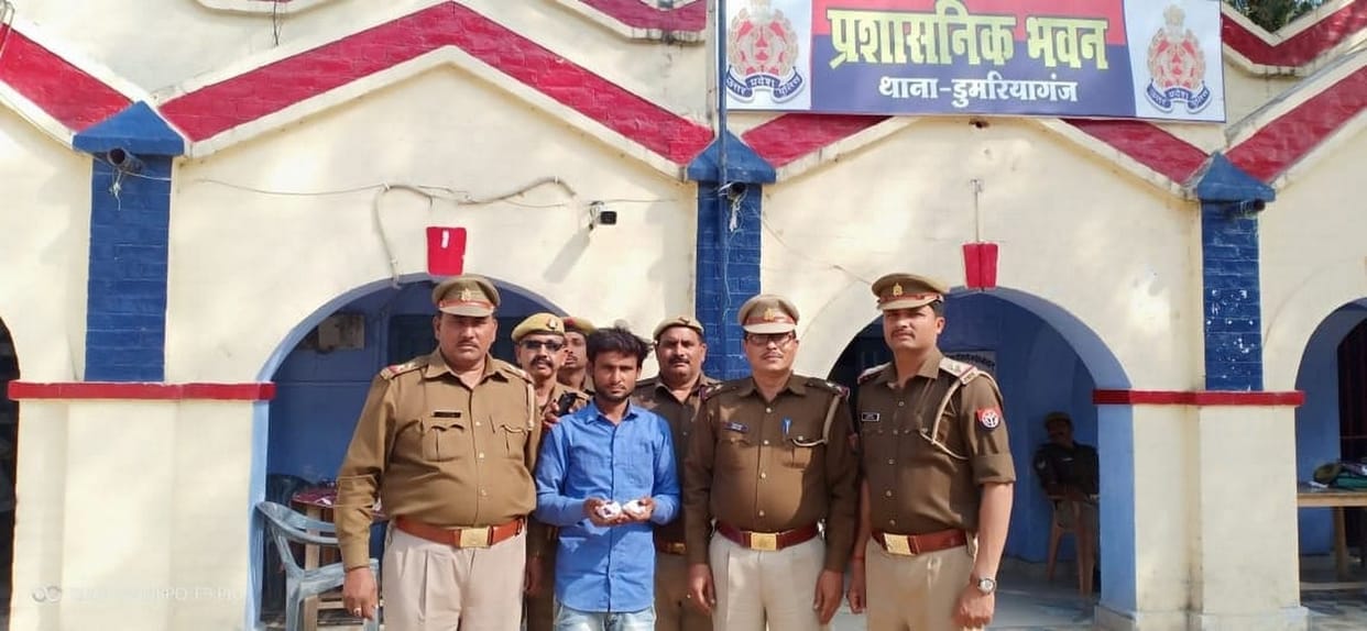 15 हजार का इनामी बदमाश चरस के साथ गिरफ्तार