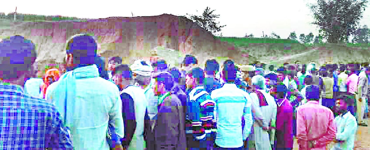 खनन के दौरान ढहा मिट्टी का टीला, दबकर मजदूर की मौत