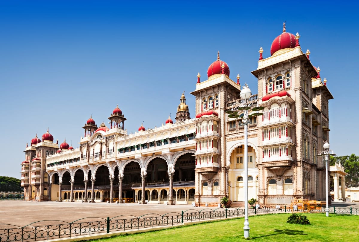 visit Mysore palace tourism rich history will make your vacation fantastic