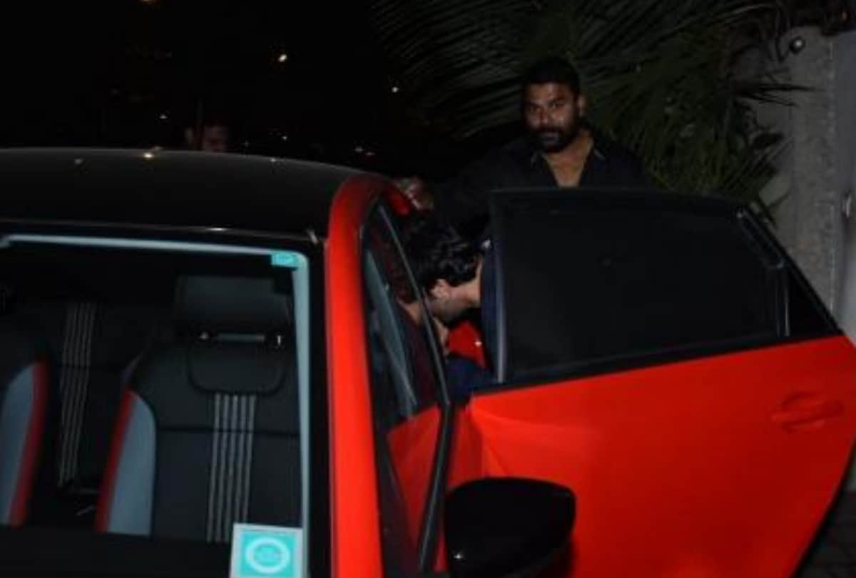 alia bhatt celebrates her birthday with ranbir kapoor look at the video