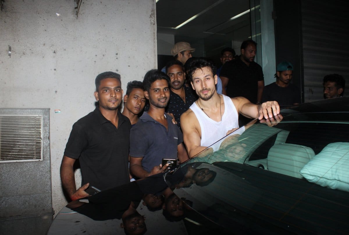 tiger shroff and Disha Patani spotted at dinner in mumbai