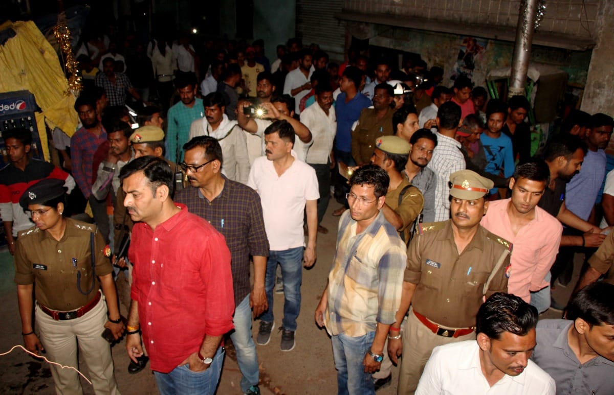 Three teenage and 2 women free from sex racket in varanasi