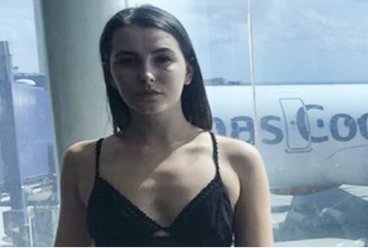 thomas cook airlines says woman of wear proper clothes or leave flight