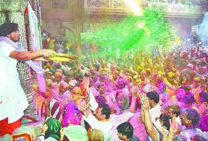 Aligarh News: रंगभरनी एकादशी तीन मार्च को, निकलेगी भव्य शोभा यात्रा, रूट रहेगा डायवर्ट रंगभरनी एकादशी पर उड़ता गुलाल। (फाइल फोटो)